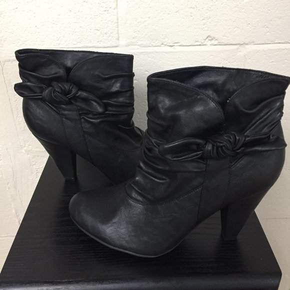 Unlisted Kenneth Cole Booties Boots Slouchy Black Bow 11 - Picture 1 of 1
